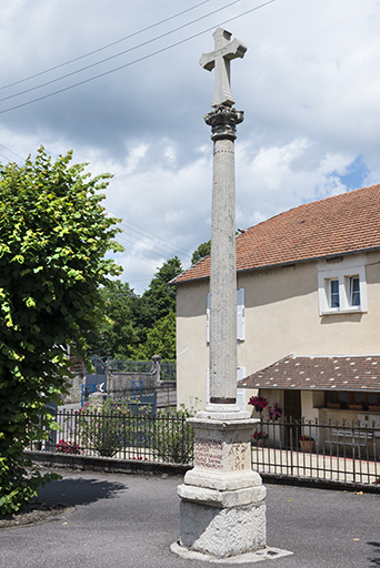 La croix, vue d'ensemble. © Jérôme Mongreville / Région Bourgogne-Franche-Comté, Inventaire du patrimoine - 2017