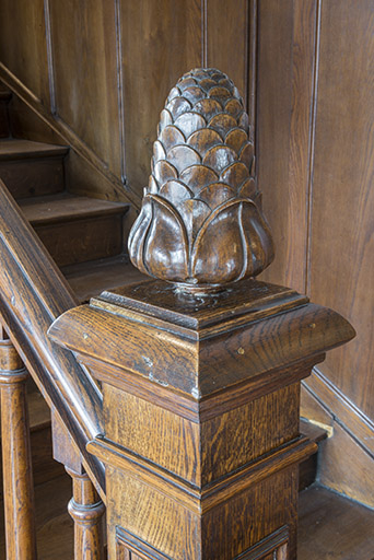 Boule en bois de départ de rampe. © Jérôme Mongreville / Région Bourgogne-Franche-Comté, Inventaire du patrimoine - 2017