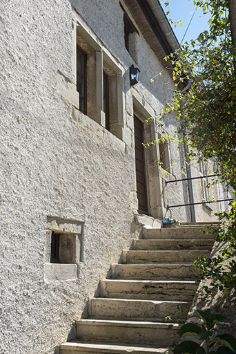 L'escalier extérieur permettant d'accéder à l'étage carré. © Jérôme Mongreville / Région Bourgogne-Franche-Comté, Inventaire du patrimoine - 2017