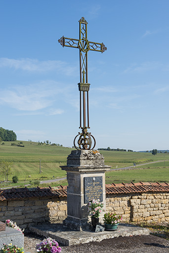 Croix provenant de l'ancien cimetière. © Jérôme Mongreville / Région Bourgogne-Franche-Comté, Inventaire du patrimoine - 2017