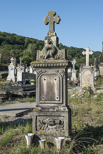 Vue de détail d'une tombe. © Jérôme Mongreville / Région Bourgogne-Franche-Comté, Inventaire du patrimoine - 2017