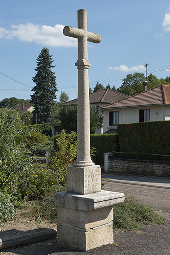 Croix, rue du Vaux. © Jérôme Mongreville / Région Bourgogne-Franche-Comté, Inventaire du patrimoine - 2017