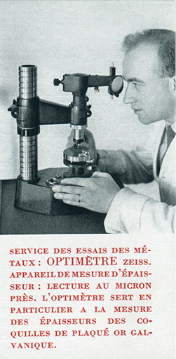Service des essais des métaux. Appareil de mesure d'épaisseur (optimètre Zeiss), 1955. © Meusy / Région Bourgogne-Franche-Comté, Inventaire du patrimoine - 2018
