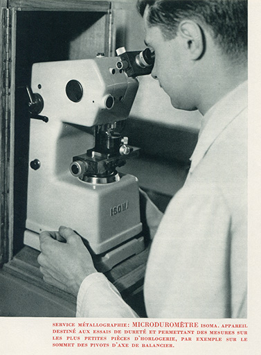 Service métallographie. Microduromètre, 1955. © Meusy / Région Bourgogne-Franche-Comté, Inventaire du patrimoine - 2018