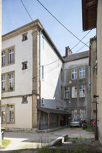 Façades postérieure et latérale droite. © Sonia Dourlot / Région Bourgogne-Franche-Comté, Inventaire du patrimoine - 2018 Façades postérieure et latérale droite. © Sonia Dourlot / Région Bourgogne-Franche-Comté, Inventaire du patrimoine - 2018