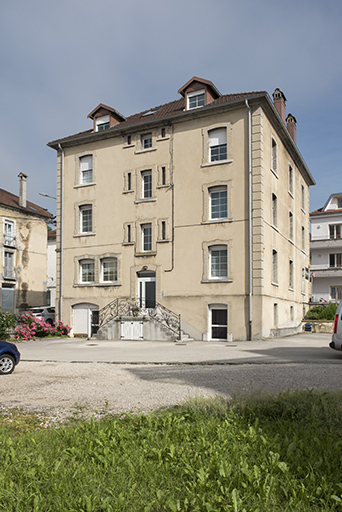 Façades sud (entrée, sur cour) et est. © Sonia Dourlot / Région Bourgogne-Franche-Comté, Inventaire du patrimoine - 2018
