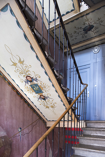 Cage d'escalier depuis la 3e volée (à gauche, plafond de la 2e volée). © Sonia Dourlot / Région Bourgogne-Franche-Comté, Inventaire du patrimoine - 2018