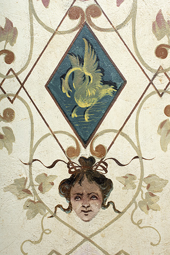 Décor du plafond de la 3e volée : détail du motif central et d'une tête. © Sonia Dourlot / Région Bourgogne-Franche-Comté, Inventaire du patrimoine - 2018