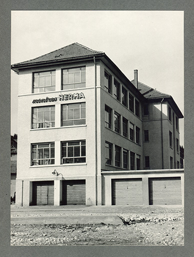 Façades postérieure et latérale droite, années 1960. © Laurent Poupard / Région Bourgogne-Franche-Comté, Inventaire du patrimoine - 2018 Façades postérieure et latérale droite, années 1960. © Laurent Poupard / Région Bourgogne-Franche-Comté, Inventaire du patrimoine - 2018