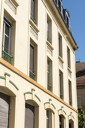Façade latérale gauche : détail des baies. © Sonia Dourlot / Région Bourgogne-Franche-Comté, Inventaire du patrimoine - 2018
