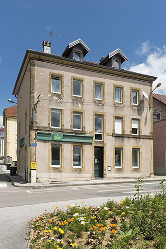 Immeuble : façade antérieure, de trois quarts gauche. © Sonia Dourlot / Région Bourgogne-Franche-Comté, Inventaire du patrimoine - 2018