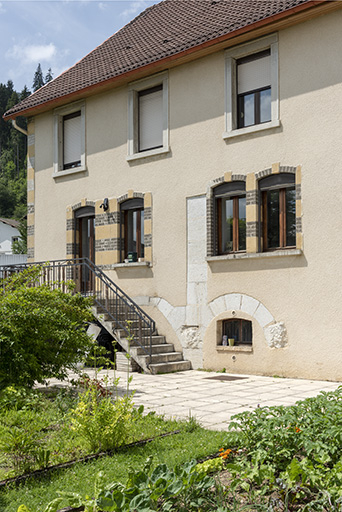 Ancien site : partie gauche de la façade postérieure. © Sonia Dourlot / Région Bourgogne-Franche-Comté, Inventaire du patrimoine - 2018