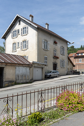 Façades latérale gauche et antérieure. © Sonia Dourlot / Région Bourgogne-Franche-Comté, Inventaire du patrimoine - 2018