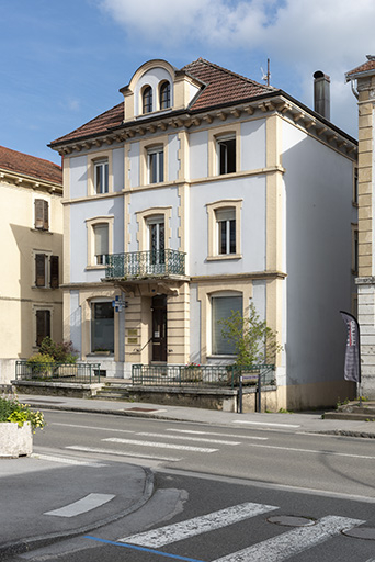 Façade antérieure, de trois quarts droite. © Sonia Dourlot / Région Bourgogne-Franche-Comté, Inventaire du patrimoine - 2018