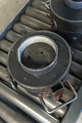 Un châssis sur le convoyeur. © Sonia Dourlot / Région Bourgogne-Franche-Comté, Inventaire du patrimoine - 2018