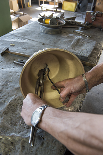 Montage d'un battant. © Sonia Dourlot / Région Bourgogne-Franche-Comté, Inventaire du patrimoine - 2018