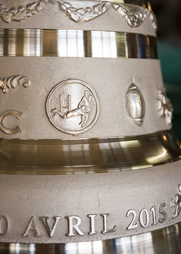 Décor sur une cloche. © Sonia Dourlot / Région Bourgogne-Franche-Comté, Inventaire du patrimoine - 2018