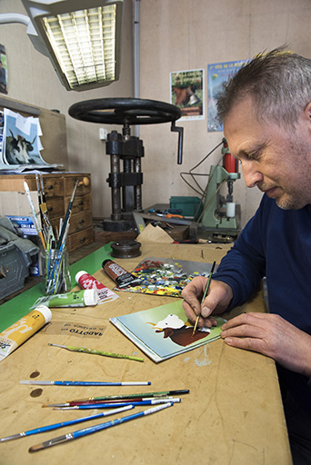 Peinture d'un décor de sangle. © Sonia Dourlot / Région Bourgogne-Franche-Comté, Inventaire du patrimoine - 2018