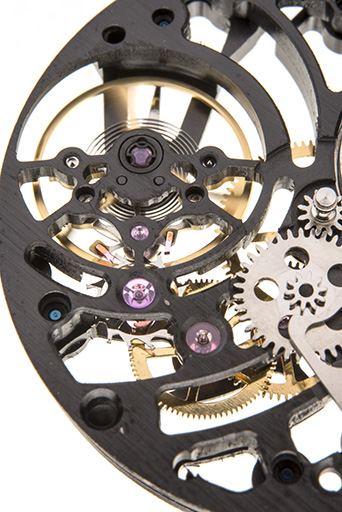 Mouvement noir, détail : amortisseur de choc, côté cadran. © Sonia Dourlot / Région Bourgogne-Franche-Comté, Inventaire du patrimoine - 2018