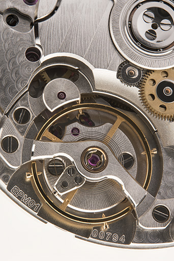 Face côté fond : balancier-spiral (vue rapprochée). © Sonia Dourlot / Région Bourgogne-Franche-Comté, Inventaire du patrimoine - 2018