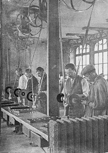 [Atelier de polissage], [1902]. © Sonia Dourlot / Région Bourgogne-Franche-Comté, Inventaire du patrimoine - 2018