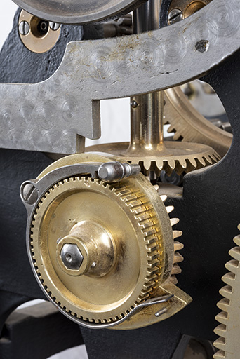 Mouvement, mécanisme des heures : roue dentée et pignons de renvoi. © Sonia Dourlot / Région Bourgogne-Franche-Comté, Inventaire du patrimoine - 2018