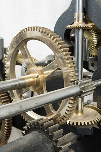Mouvement, mécanisme des heures : roues, pignons et système de renvoi. © Sonia Dourlot / Région Bourgogne-Franche-Comté, Inventaire du patrimoine - 2018