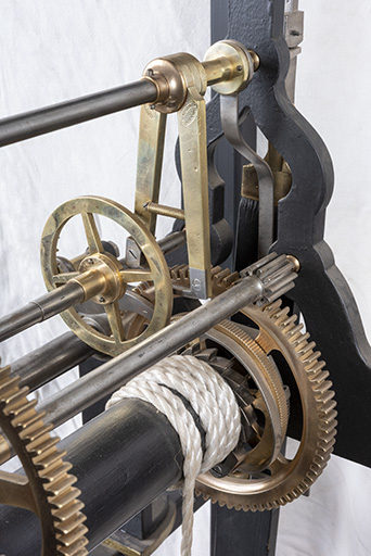 Mouvement, mécanisme des heures : échappement à chevilles et tambour moteur. © Sonia Dourlot / Région Bourgogne-Franche-Comté, Inventaire du patrimoine - 2018