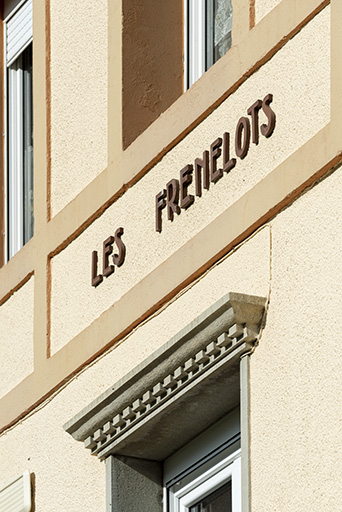 Façade antérieure : détail du décor. © Sonia Dourlot / Région Bourgogne-Franche-Comté, Inventaire du patrimoine - 2018