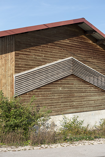 Magasin industriel : essentage de planches sur le mur est. © Sonia Dourlot / Région Bourgogne-Franche-Comté, Inventaire du patrimoine - 2018