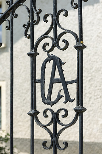 Grille : initiales CA pour Alexis Cuenin. © Sonia Dourlot / Région Bourgogne-Franche-Comté, Inventaire du patrimoine - 2018