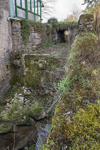 Le bief et la chute d'eau, moulin Guyot. © Jérôme Mongreville / Région Bourgogne-Franche-Comté, Inventaire du patrimoine - 2018