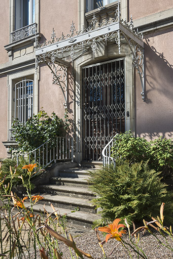La porte d'entrée. © Jérôme Mongreville / Région Bourgogne-Franche-Comté, Inventaire du patrimoine - 2018 La porte d'entrée. © Jérôme Mongreville / Région Bourgogne-Franche-Comté, Inventaire du patrimoine - 2018