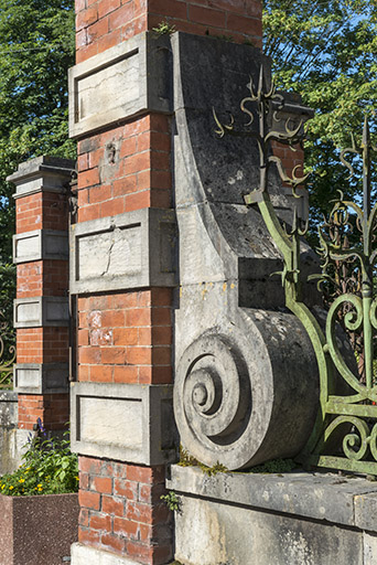 Clôture (grille) sur la rue Armand Paulmard. © Jérôme Mongreville / Région Bourgogne-Franche-Comté, Inventaire du patrimoine - 2018 Clôture (grille) sur la rue Armand Paulmard. © Jérôme Mongreville / Région Bourgogne-Franche-Comté, Inventaire du patrimoine - 2018