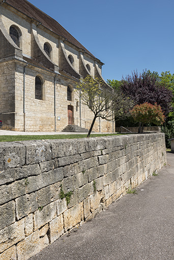 église paroissiale chapelle contrefort © Jérôme Mongreville / Région Bourgogne-Franche-Comté, Inventaire du patrimoine - 2018  église paroissiale chapelle contrefort © Jérôme Mongreville / Région Bourgogne-Franche-Comté, Inventaire du patrimoine - 2018
