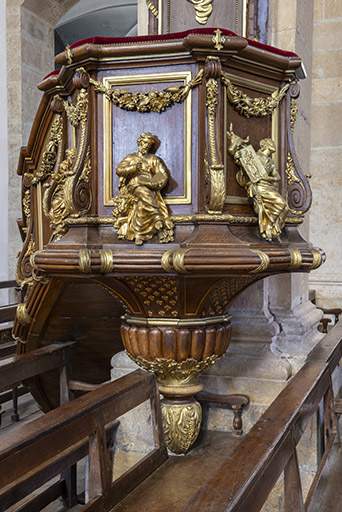 Chaire, détail de la cuve, les Évangélistes saint Marc et saint Luc. © Jérôme Mongreville / Région Bourgogne-Franche-Comté, Inventaire du patrimoine - 2018 Chaire, détail de la cuve, les Évangélistes saint Marc et saint Luc. © Jérôme Mongreville / Région Bourgogne-Franche-Comté, Inventaire du patrimoine - 2018