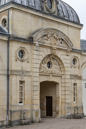 Élévation du pavillon central sur la cour. © Jérôme Mongreville / Région Bourgogne-Franche-Comté, Inventaire du patrimoine - 2018 Élévation du pavillon central sur la cour. © Jérôme Mongreville / Région Bourgogne-Franche-Comté, Inventaire du patrimoine - 2018