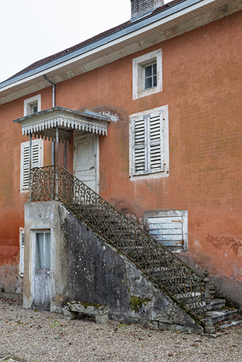 Façade nord, perron. © Jérôme Mongreville / Région Bourgogne-Franche-Comté, Inventaire du patrimoine - 2018 Façade nord, perron. © Jérôme Mongreville / Région Bourgogne-Franche-Comté, Inventaire du patrimoine - 2018