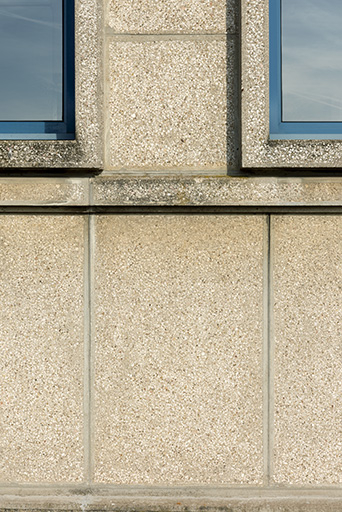 Façade postérieure, corps oriental : détail du mur. © Sonia Dourlot / Région Bourgogne-Franche-Comté, Inventaire du patrimoine - 2019