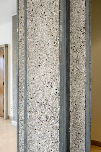 1er étage, corps central : détail d'un encadrement de baie, dans la cantine. © Sonia Dourlot / Région Bourgogne-Franche-Comté, Inventaire du patrimoine - 2019