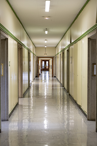 1er étage de soubassement : couloir. © Sonia Dourlot / Région Bourgogne-Franche-Comté, Inventaire du patrimoine - 2019