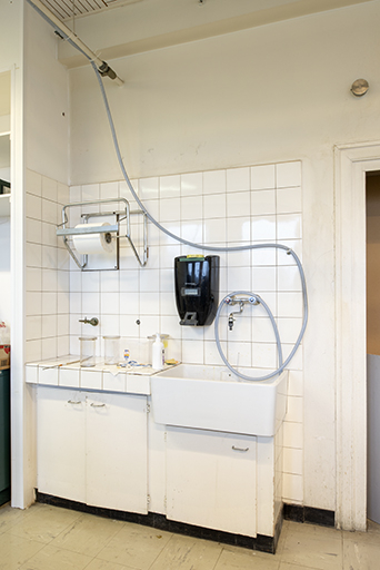 2e étage de soubassement, atelier de mécanique : paillasse ancienne. © Sonia Dourlot / Région Bourgogne-Franche-Comté, Inventaire du patrimoine - 2019