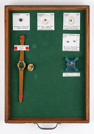 Moteurs pour montre à quartz (1968-1975), dont deux prototypes Laplace du Cetehor (1968 et 1973). © Sonia Dourlot / Région Bourgogne-Franche-Comté, Inventaire du patrimoine - 2019