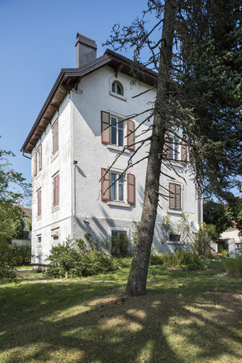 Façades postérieure et latérale gauche de la maison. © Sonia Dourlot / Région Bourgogne-Franche-Comté, Inventaire du patrimoine - 2019