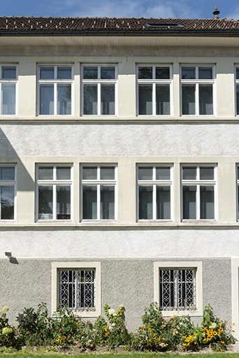 Usine : travées centrales de la façade antérieure. © Sonia Dourlot / Région Bourgogne-Franche-Comté, Inventaire du patrimoine - 2019