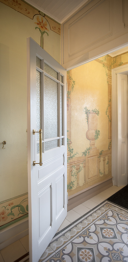 Maison : décor peint de l'entrée. © Sonia Dourlot / Région Bourgogne-Franche-Comté, Inventaire du patrimoine - 2019