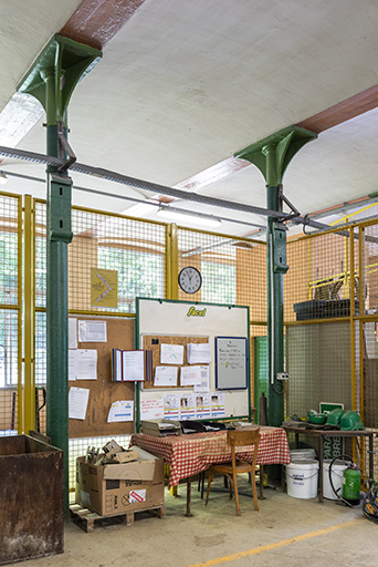 Atelier de fabrication (ancienne pointerie) : poteaux en fonte et voûtains en briques plâtrées. © Sonia Dourlot / Région Bourgogne-Franche-Comté, Inventaire du patrimoine - 2019