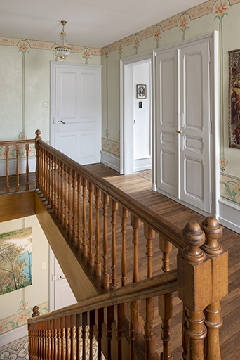 Maison : décor du palier à l'étage. © Sonia Dourlot / Région Bourgogne-Franche-Comté, Inventaire du patrimoine - 2019