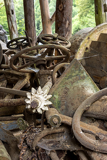 Eléments de l'installation de la scierie démontés. © Sonia Dourlot / Région Bourgogne-Franche-Comté, Inventaire du patrimoine - 2019