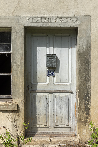 Porte avec linteau daté 1772. © Sonia Dourlot / Région Bourgogne-Franche-Comté, Inventaire du patrimoine - 2019